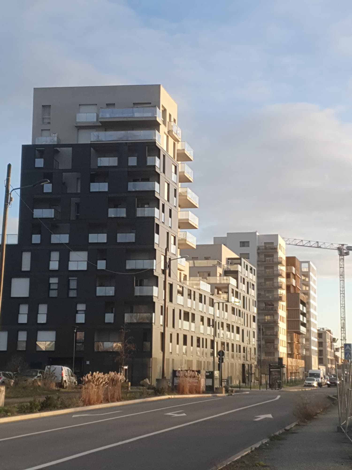 Vue urbaine montrant des logements durables à Rennes